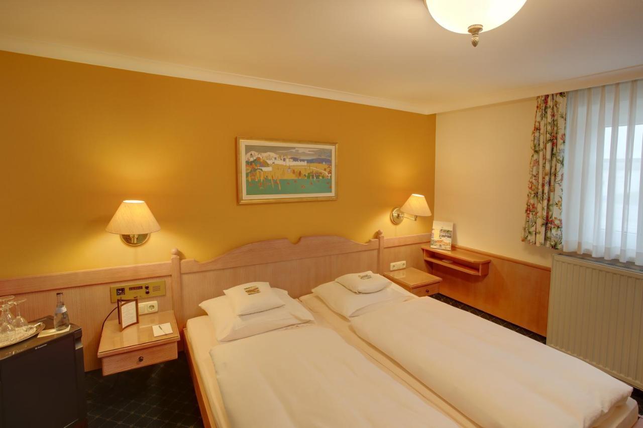 Hotel Brauereigasthof Landwehr-Braeu Reichelshofen ห้อง รูปภาพ