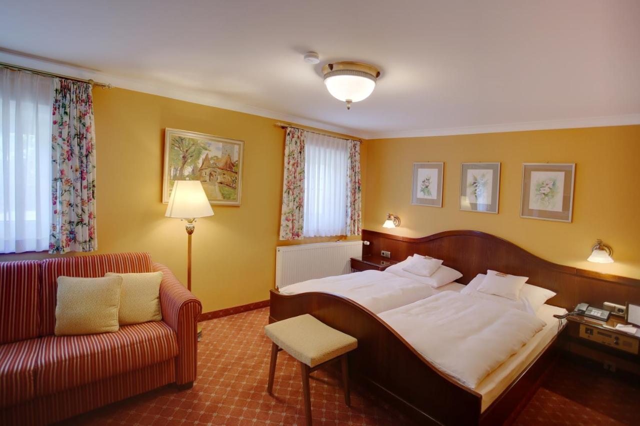 Hotel Brauereigasthof Landwehr-Braeu Reichelshofen ภายนอก รูปภาพ