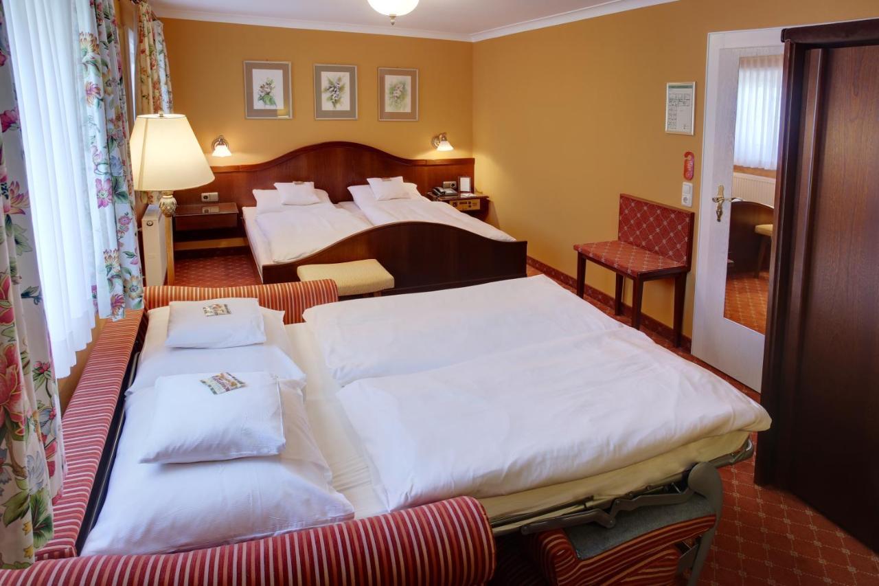 Hotel Brauereigasthof Landwehr-Braeu Reichelshofen ภายนอก รูปภาพ