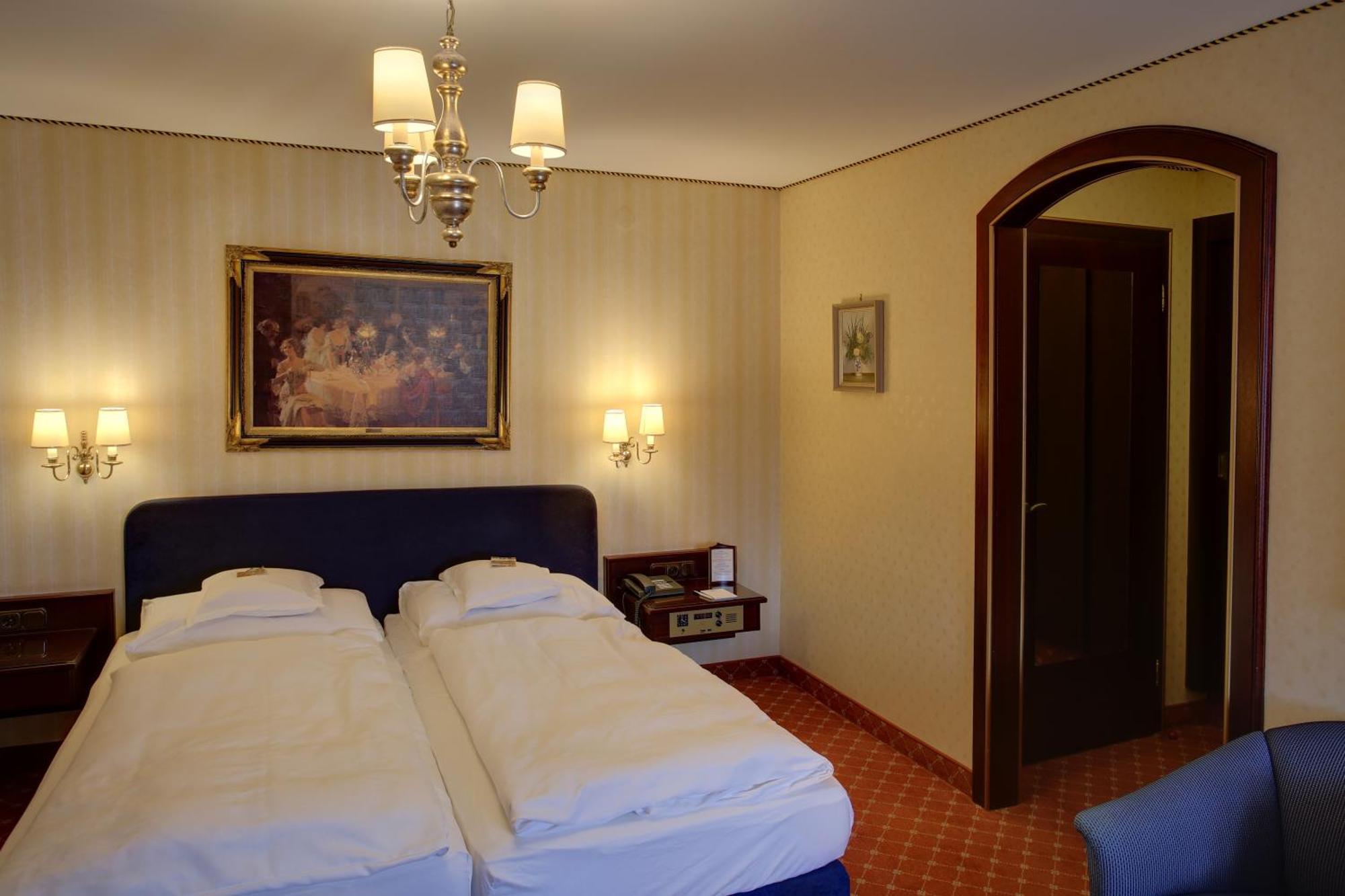 Hotel Brauereigasthof Landwehr-Braeu Reichelshofen ห้อง รูปภาพ