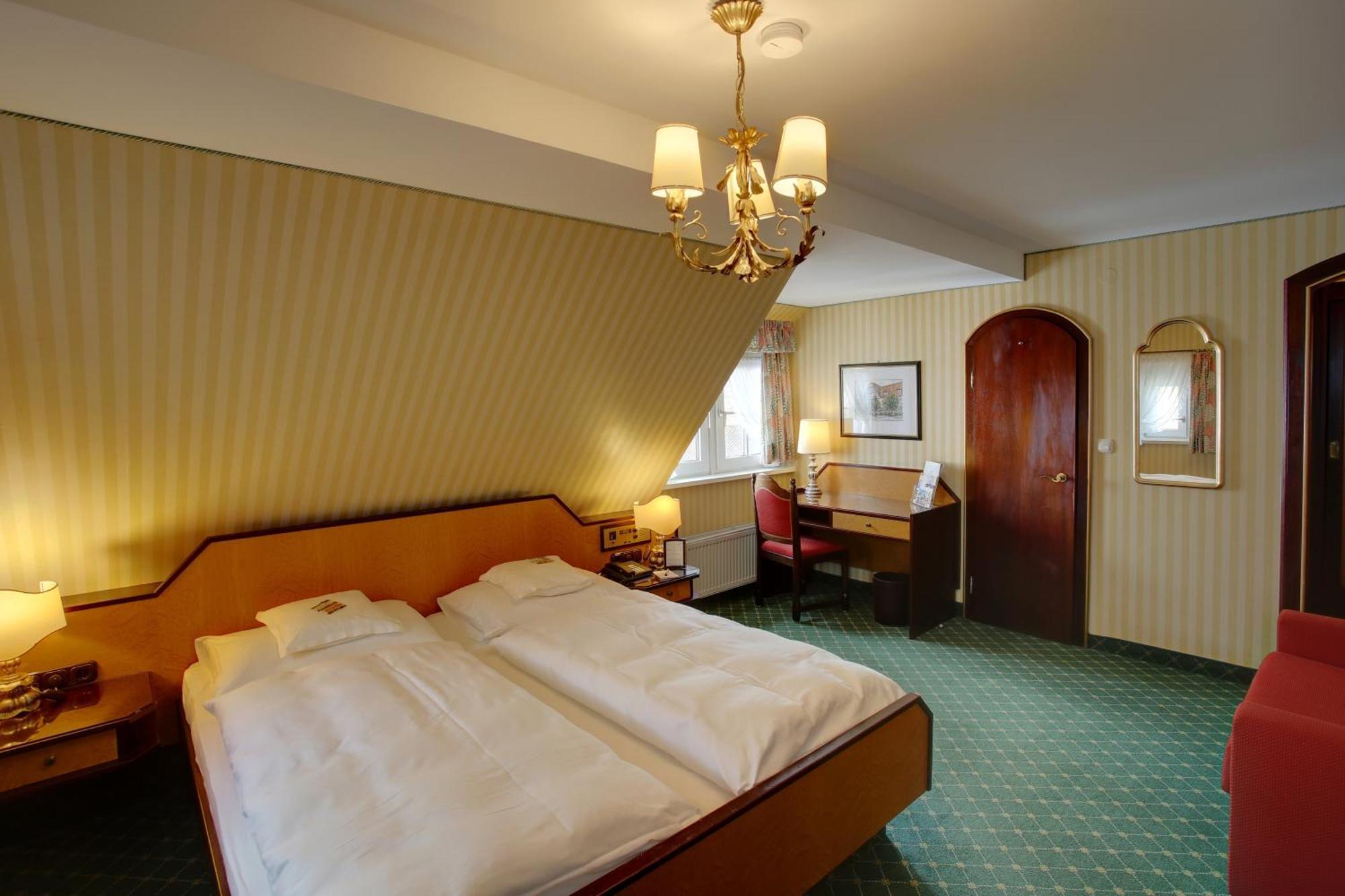 Hotel Brauereigasthof Landwehr-Braeu Reichelshofen ห้อง รูปภาพ