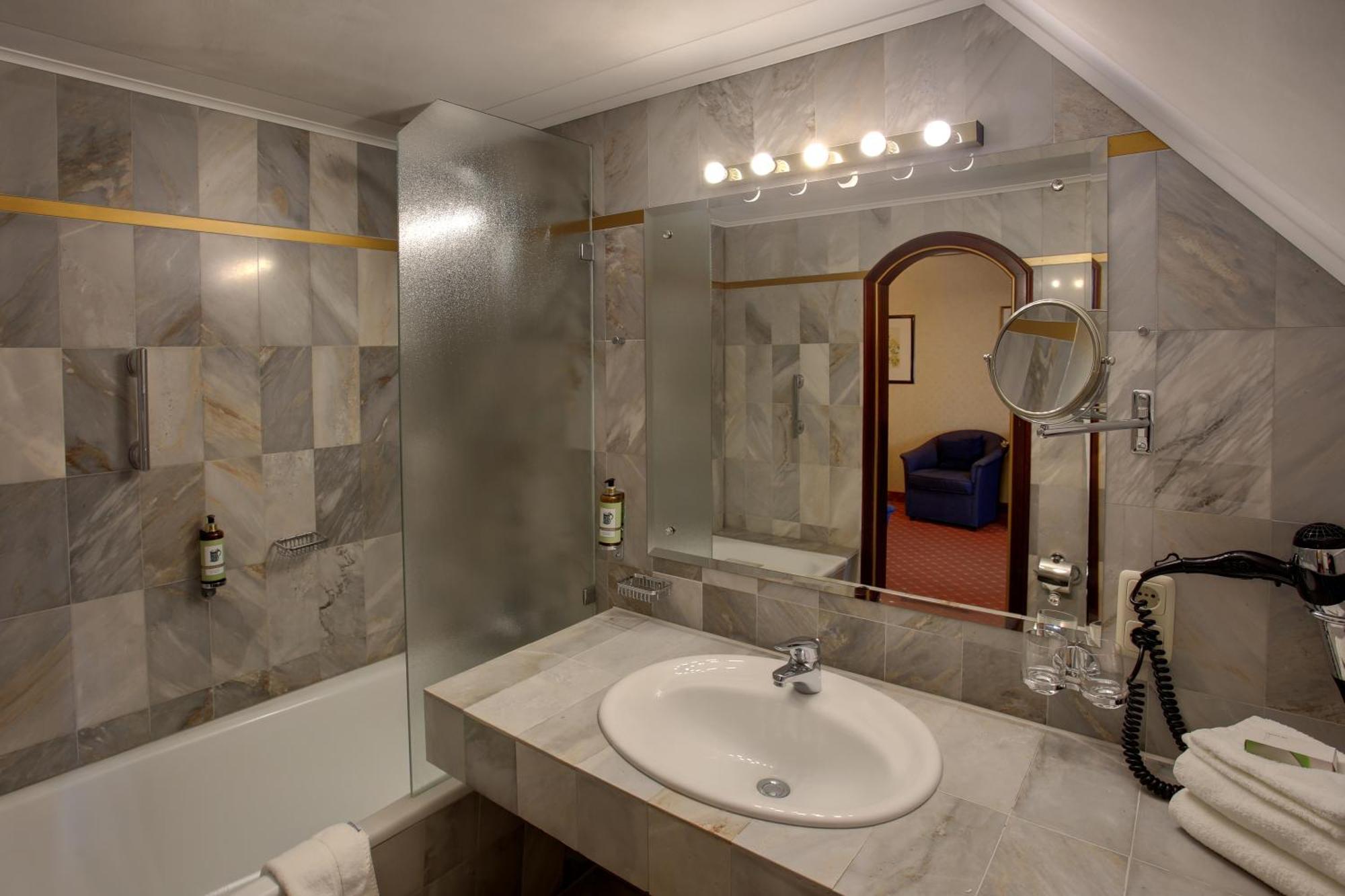 Hotel Brauereigasthof Landwehr-Braeu Reichelshofen ห้อง รูปภาพ