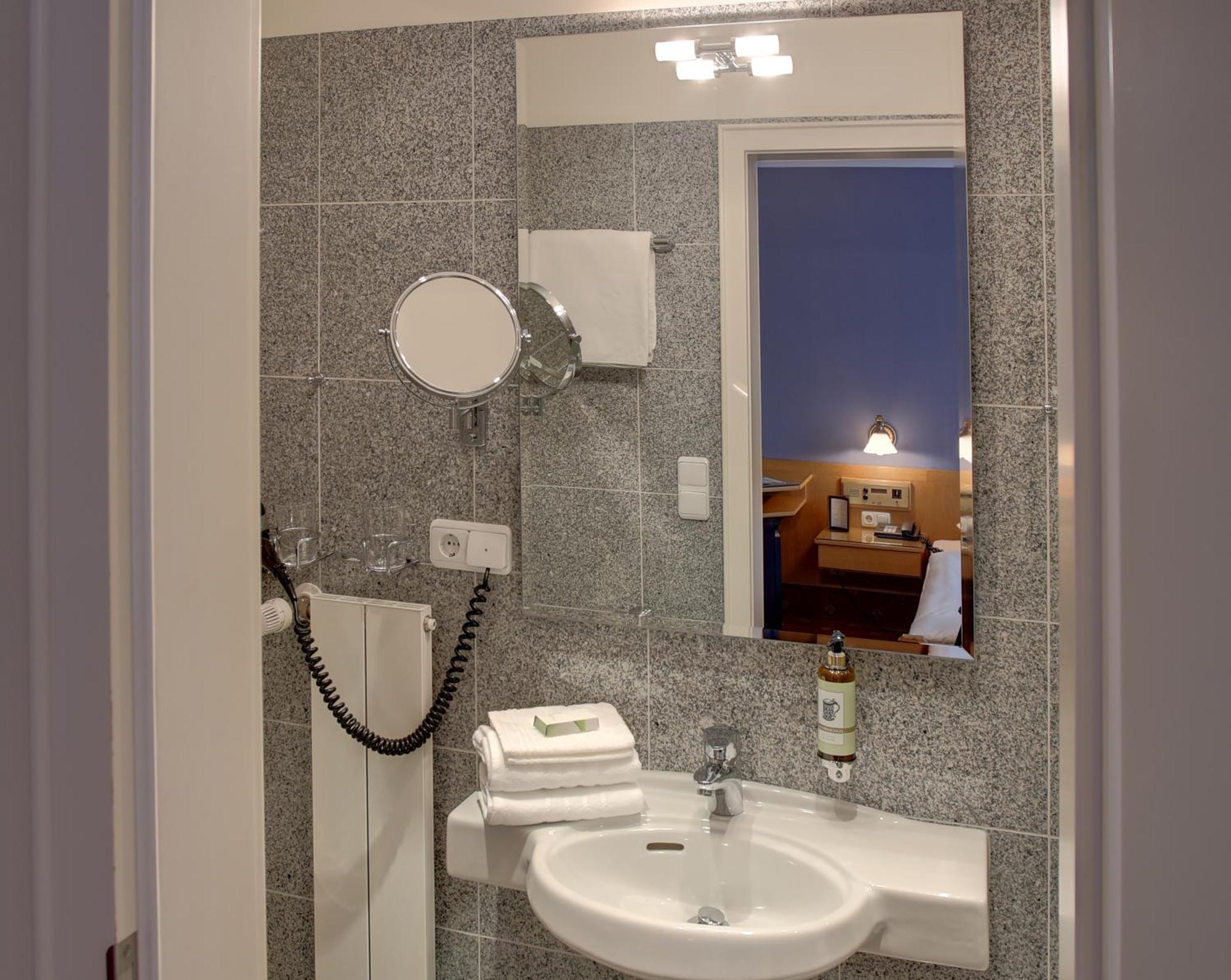 Hotel Brauereigasthof Landwehr-Braeu Reichelshofen ห้อง รูปภาพ