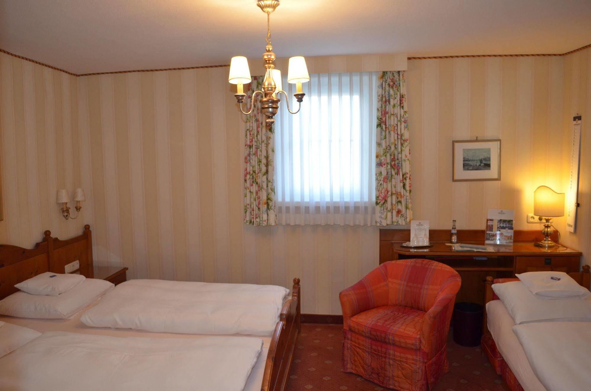 Hotel Brauereigasthof Landwehr-Braeu Reichelshofen ภายนอก รูปภาพ